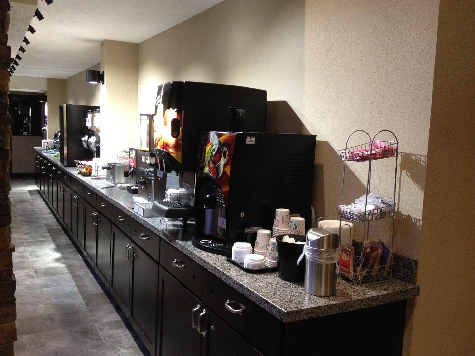 Boarders Inn & Suites By Cobblestone Hotels - Grand Island Esterno foto