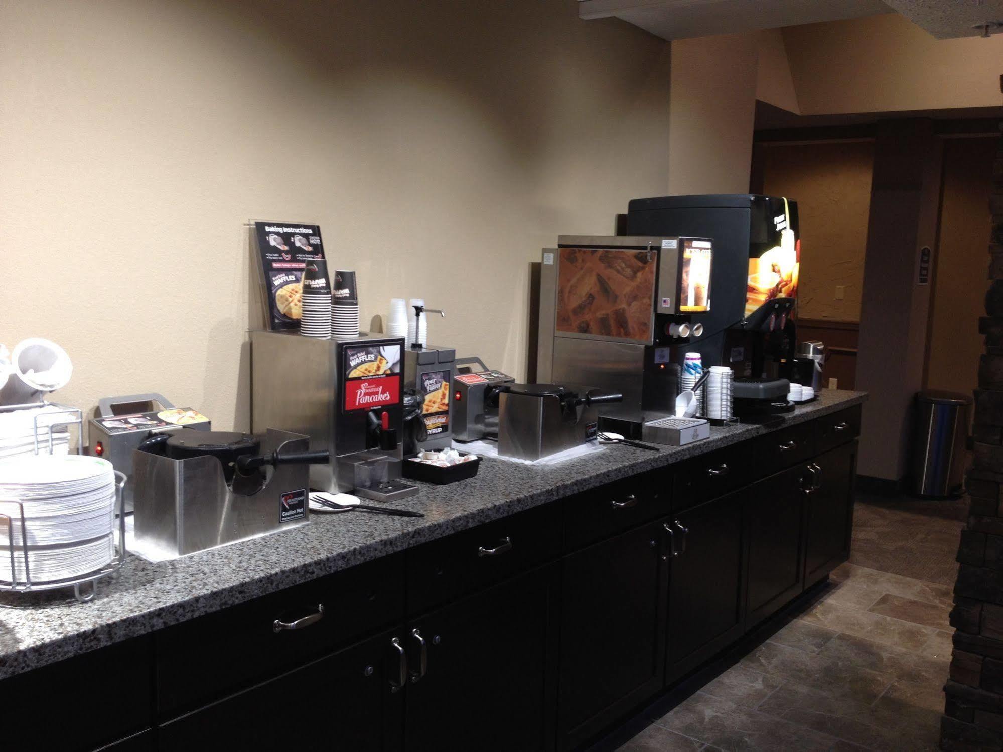 Boarders Inn & Suites By Cobblestone Hotels - Grand Island Esterno foto